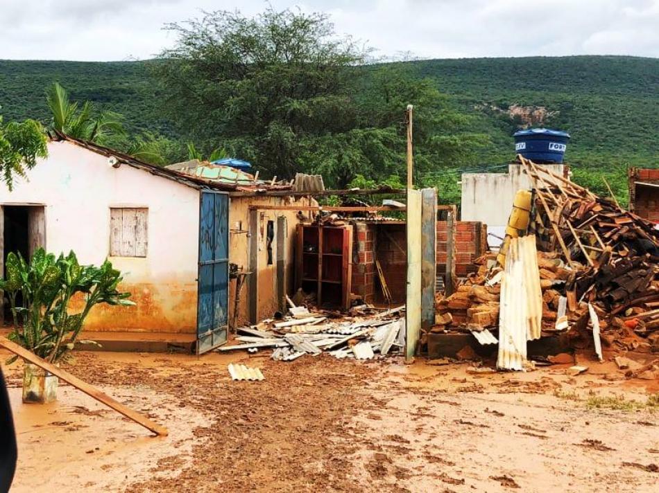 Ibipeba: Após fortes chuvas, cerca de 45 famílias estão desabrigadas