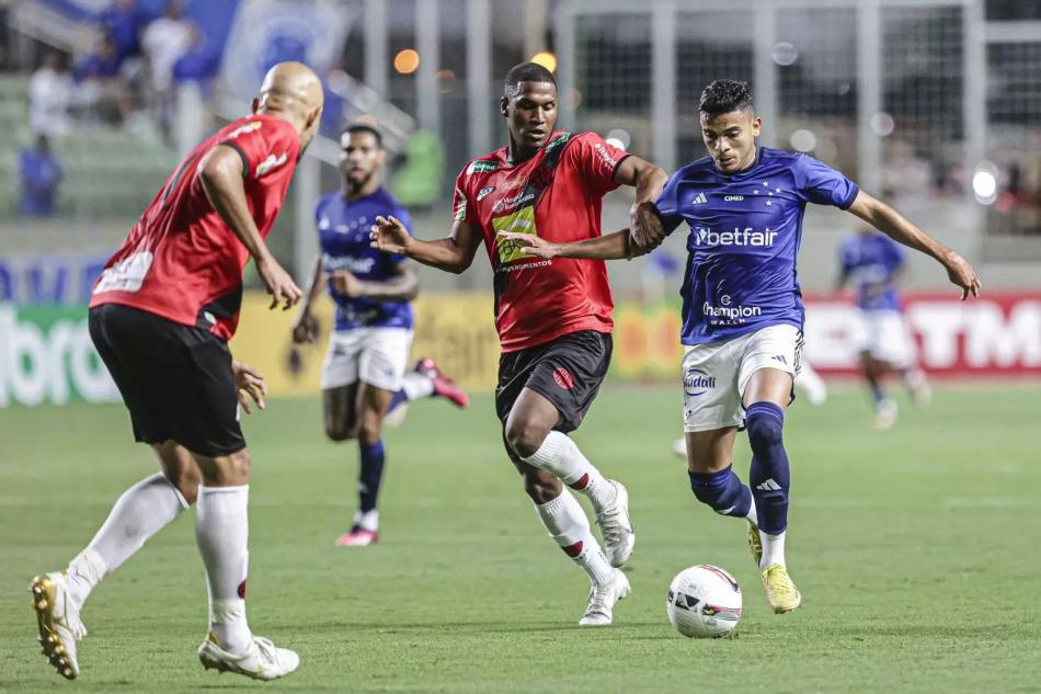 Com Igor Pereira em campo, Pouso Alegre vence o Cruzeiro por 1 a 0 no Campeonato Mineiro