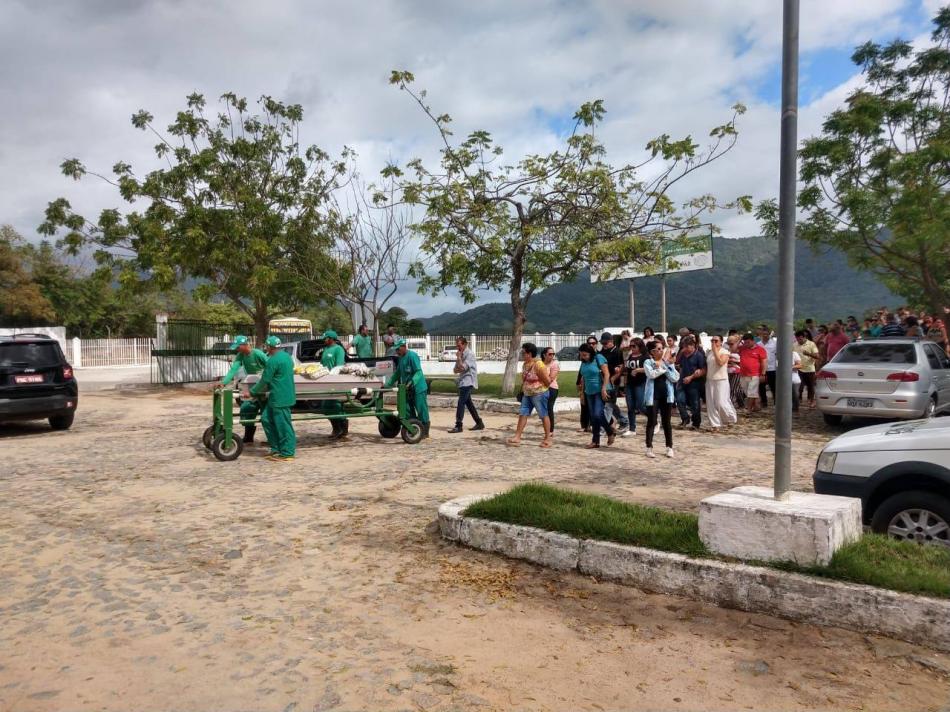 Corpo da dançarina da Sala de Reboco é sepultado em Maracanaú, no Ceará