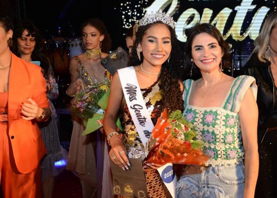 Miss Gentio do Ouro 2022: Conheça o trabalho da artesã que fez a saia da Miss Kettily Silva