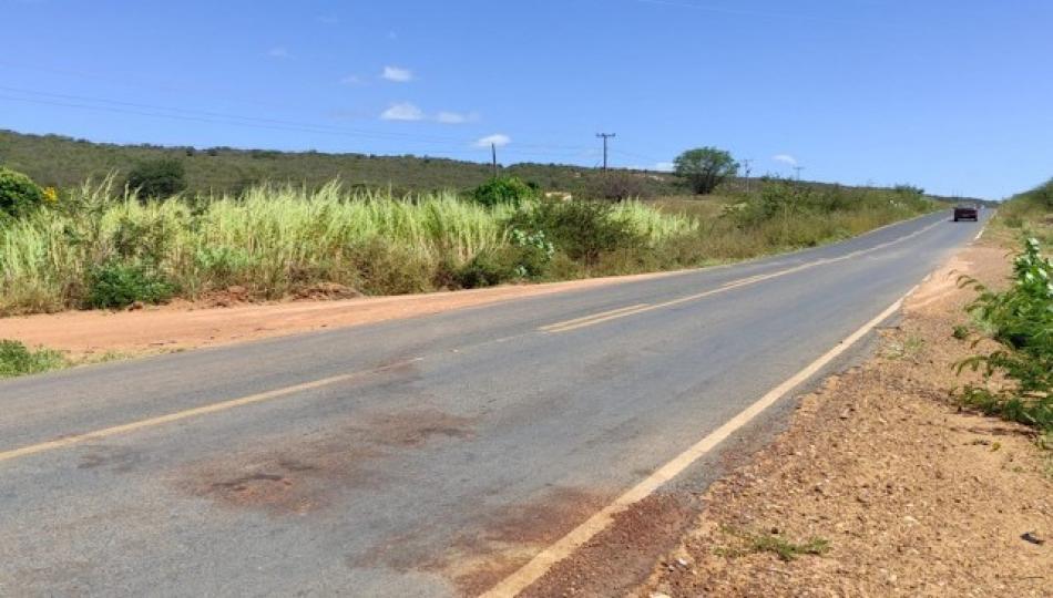 Ipupiara: Colisão envolvendo carro e moto deixa um ferido em cruzamento na “Estrada Velha”