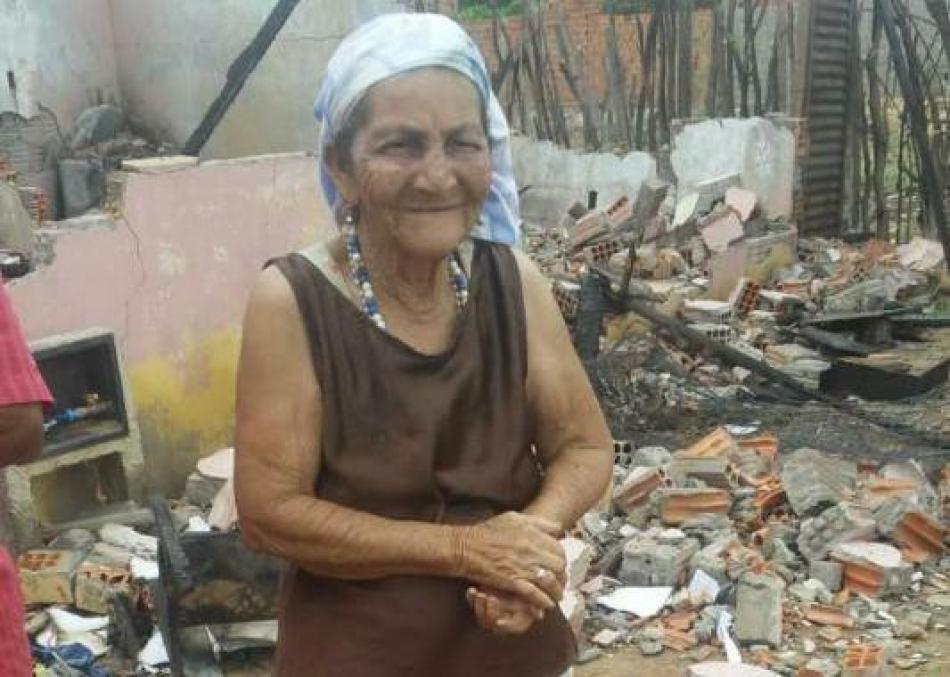 Xique-Xique: Incêndio destrói casa e população faz grande movimento solidário