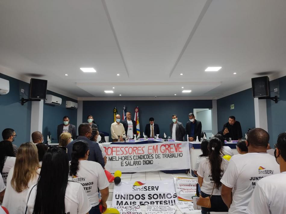 Gentio do Ouro: No segundo dia de greve, professores lotam plenário da Câmara