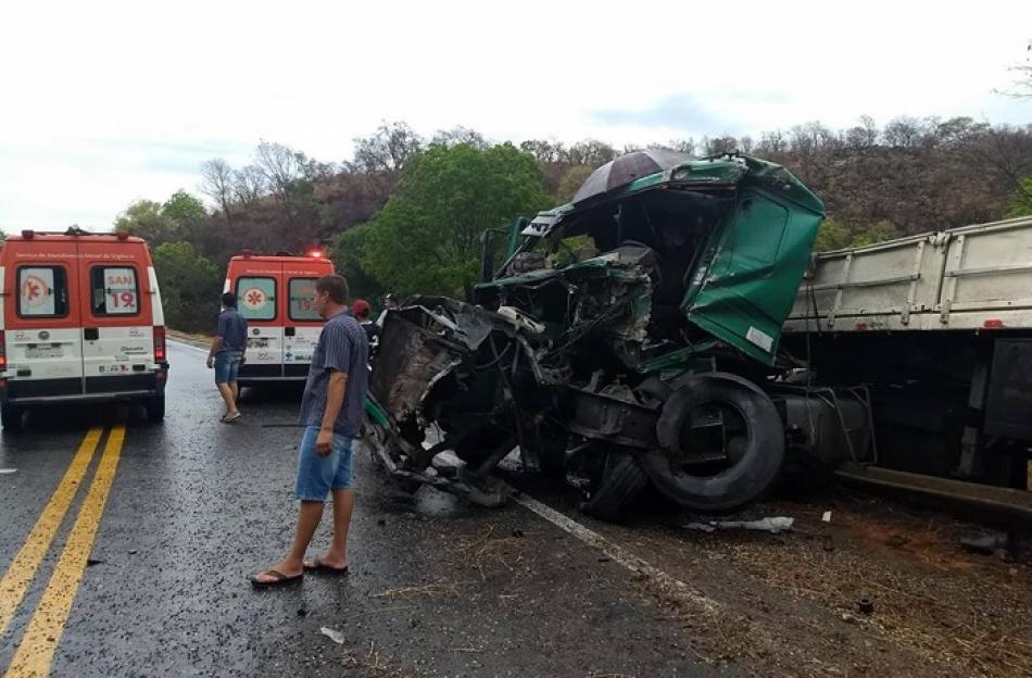 Ibotirama: Acidente envolvendo seis veículos deixa dois feridos na BR-242