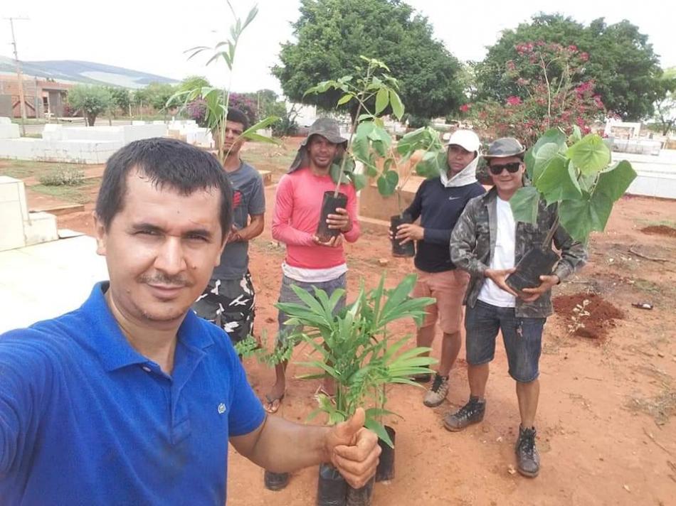 Hidrolândia de Uibaí: Moradores se unem para plantar árvores