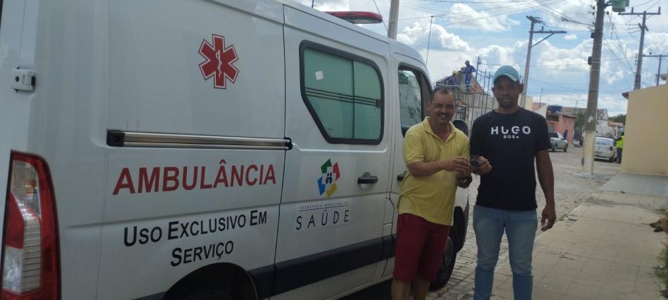 Gentio do Ouro: Vereador Ruyzinho oficializa entrega da ambulância zero km para o distrito de Santo Inácio