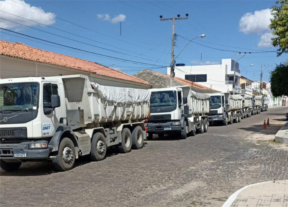 Ipupiara: Frota de caçambas chega para dar início às obras de reforma da BA-156