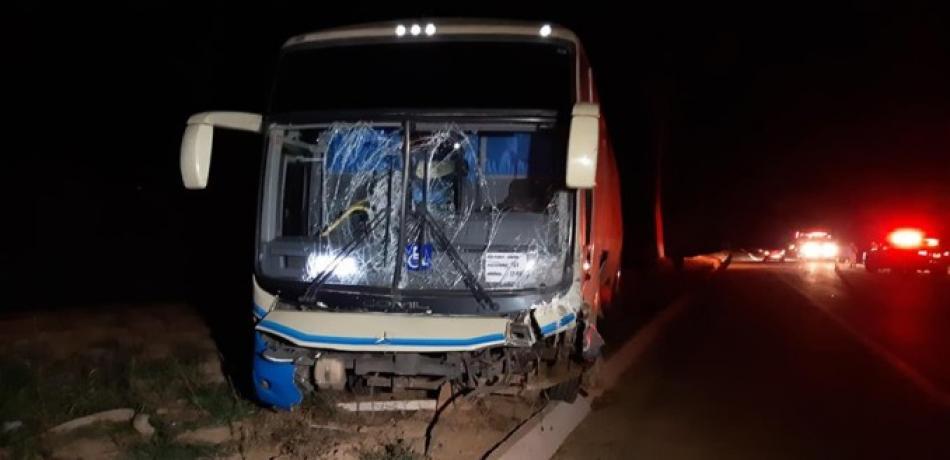 Grave acidente envolvendo ônibus da Novo Horizonte que seguia para a Bahia deixa um morto em Minas Gerais