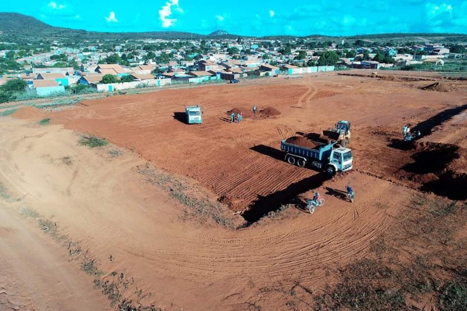 Gentio do Ouro: Prefeitura retoma obras de terraplanagem para construção do Estádio