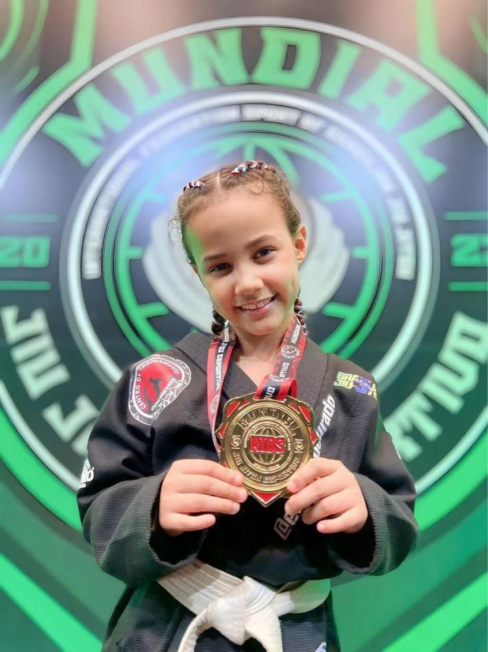  Feito histórico para o território de Irecê, Beatriz Dourado, aos 7 anos, conquista Medalha de Ouro e torna-se Campeã Mundial de Jiu-jitsu