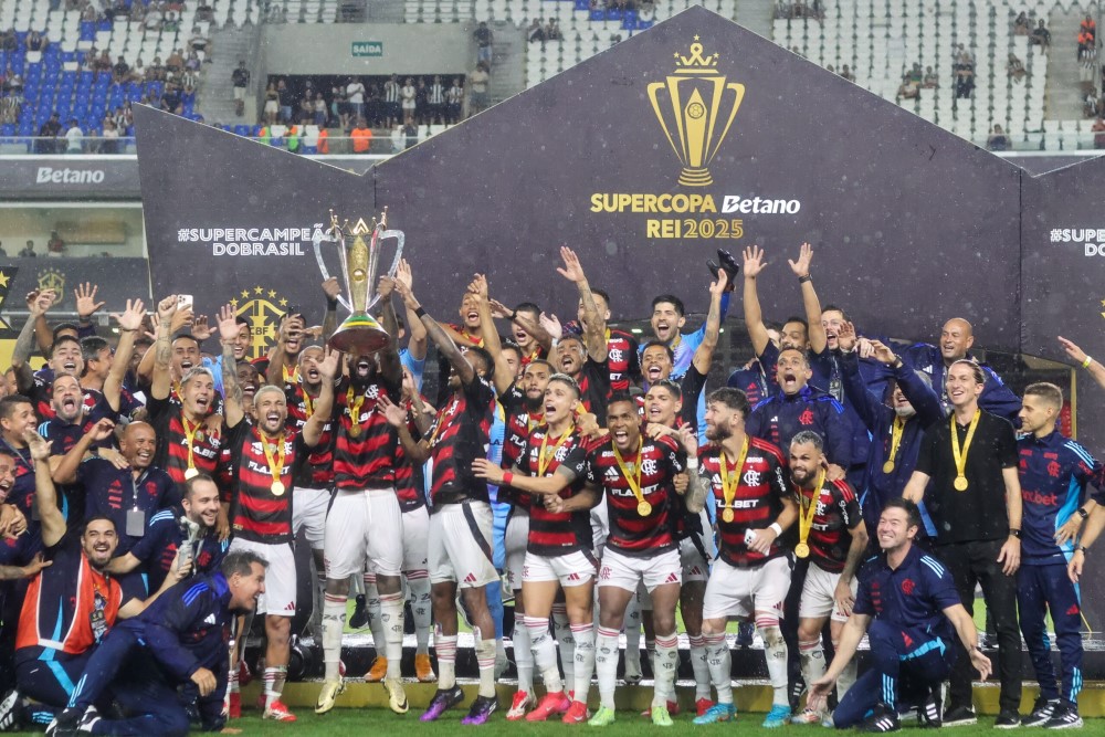 Flamengo vence o Botafogo e fatura o tricampeonato da Supercopa do Brasil