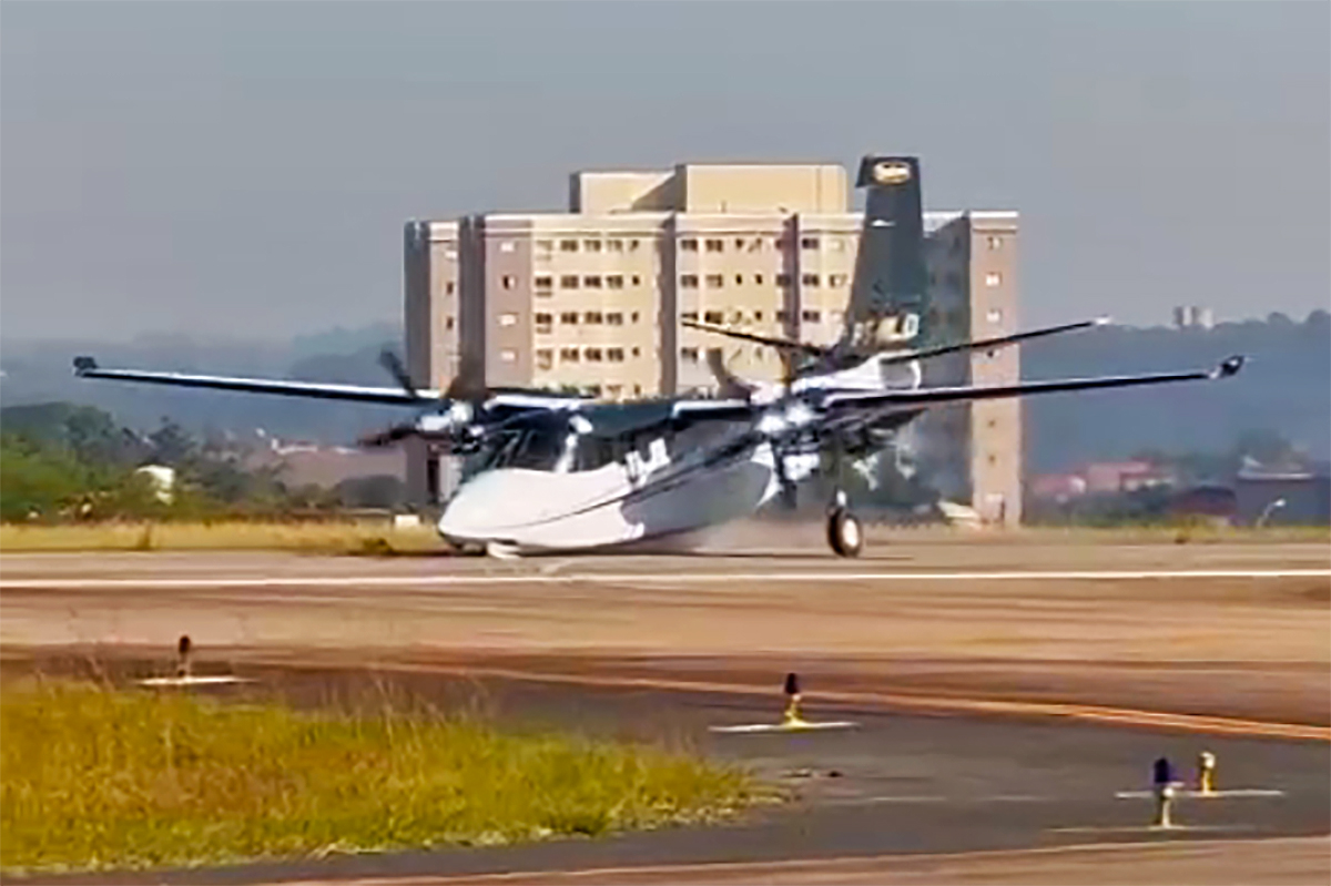 Avião que saiu do Paraná faz pouso de ‘barriga’ no aeroporto de Sorocaba/SP