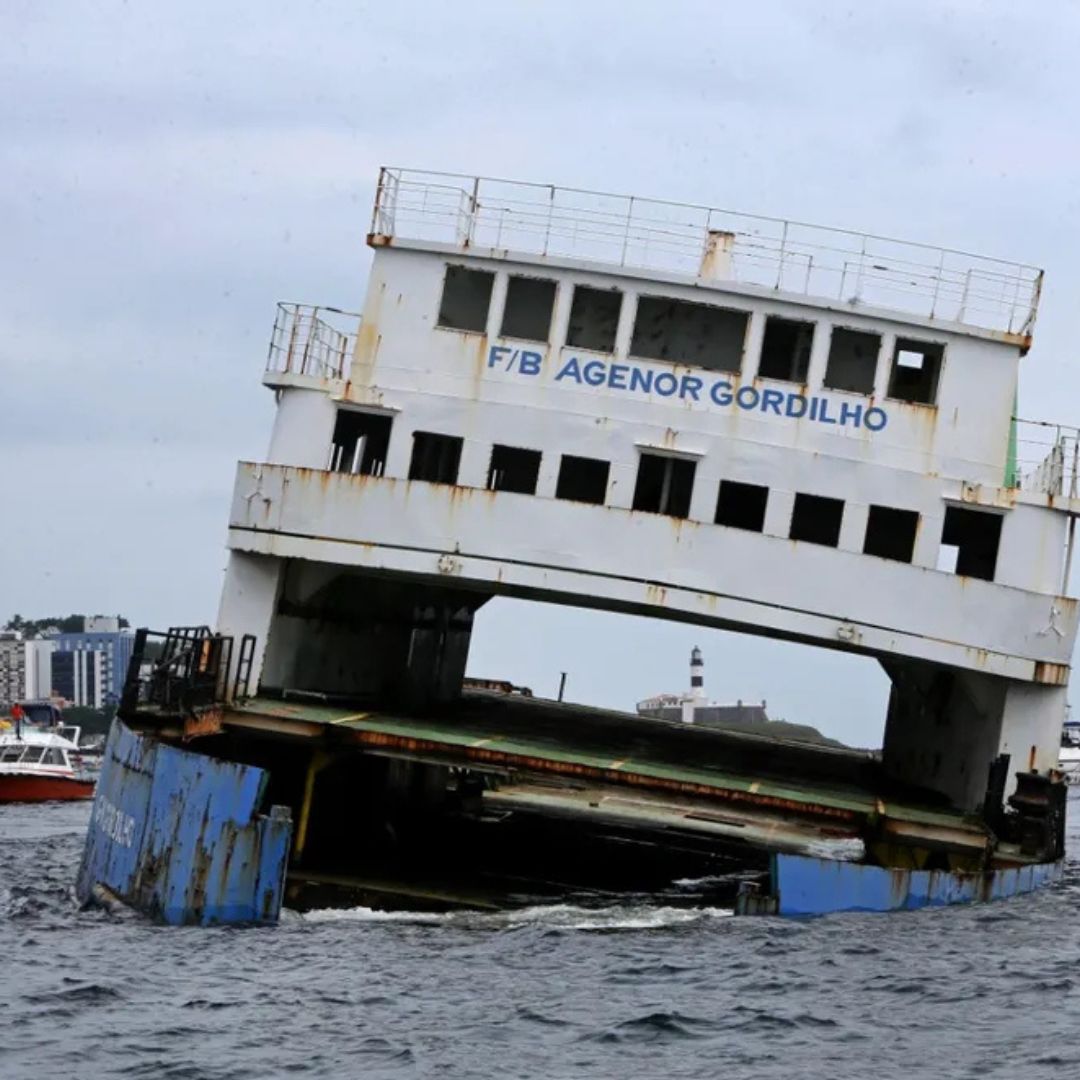 Inema autoriza afundamento de ferry-boat na Baía de Todos-os-Santos para fins turísticos