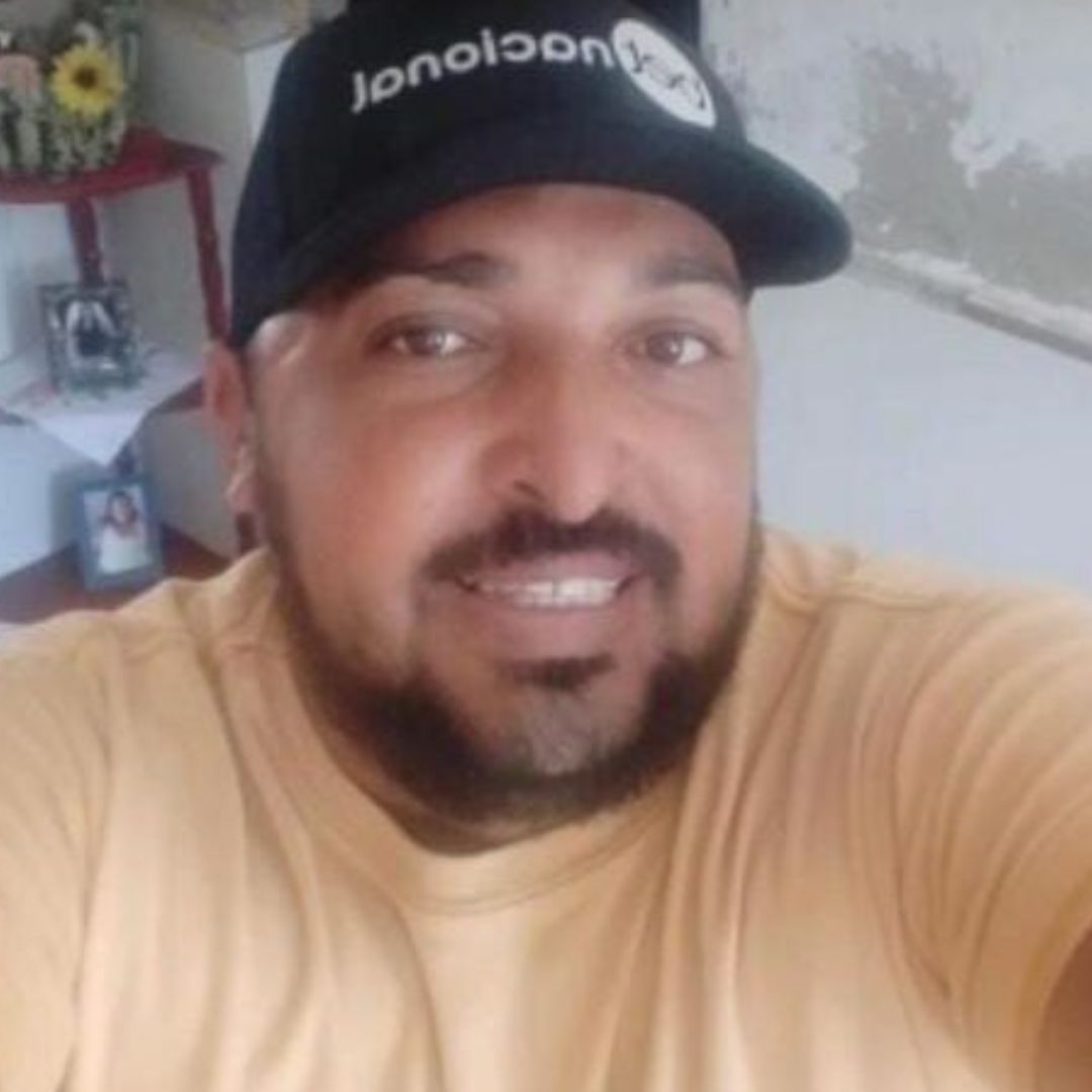 Homem é executado a tiros em frente de casa