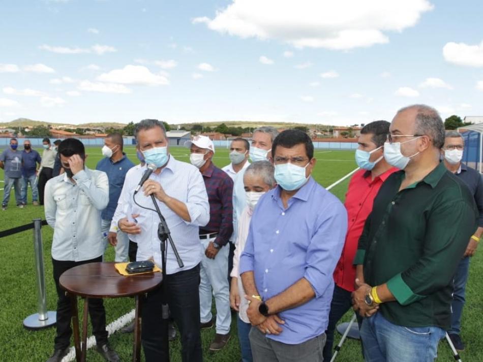 Em Gentio do Ouro, Rui inaugura Estádio e promete construção de novo prédio para a delegacia