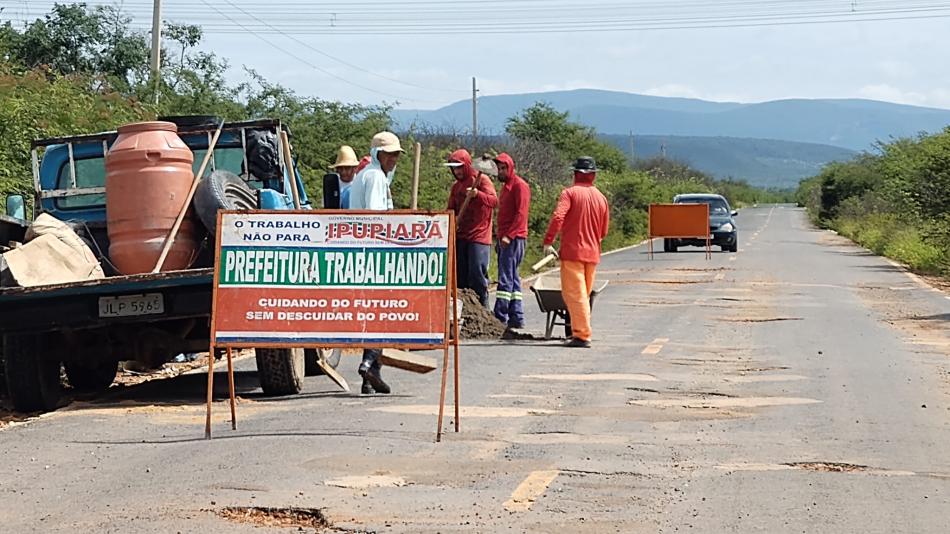 Ipupiara: Prefeitura realiza operação “tapa buracos” na BA 156