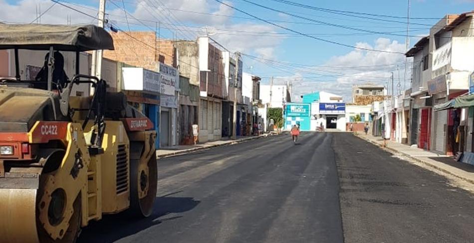 Xique-Xique: Obra de pavimentação asfáltica já está no Centro Comercial