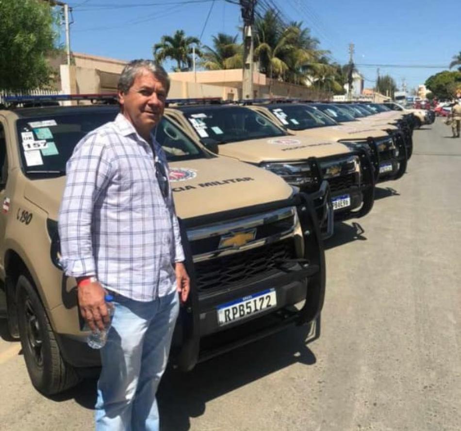 Gentio do Ouro recebe do governador Rui Costa uma nova viatura para a Polícia Militar