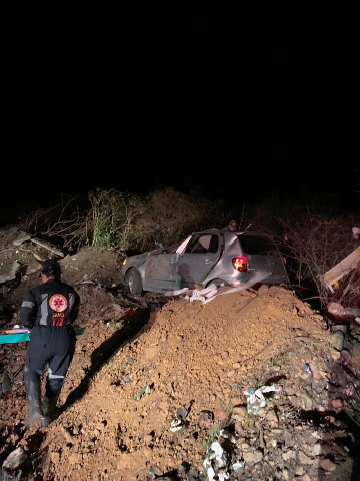 Gentio do Ouro: Carro capota e deixa uma pessoa morta e duas feridas, na BR-330 