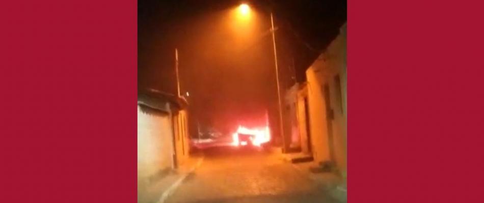 Gentio do Ouro: Homem tem carro incendiado durante madrugada desta quinta-feira (15)