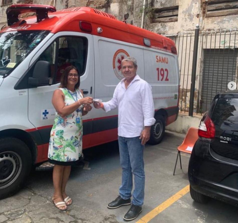 Secretaria de Saúde de Gentio do Ouro recebe nova ambulância