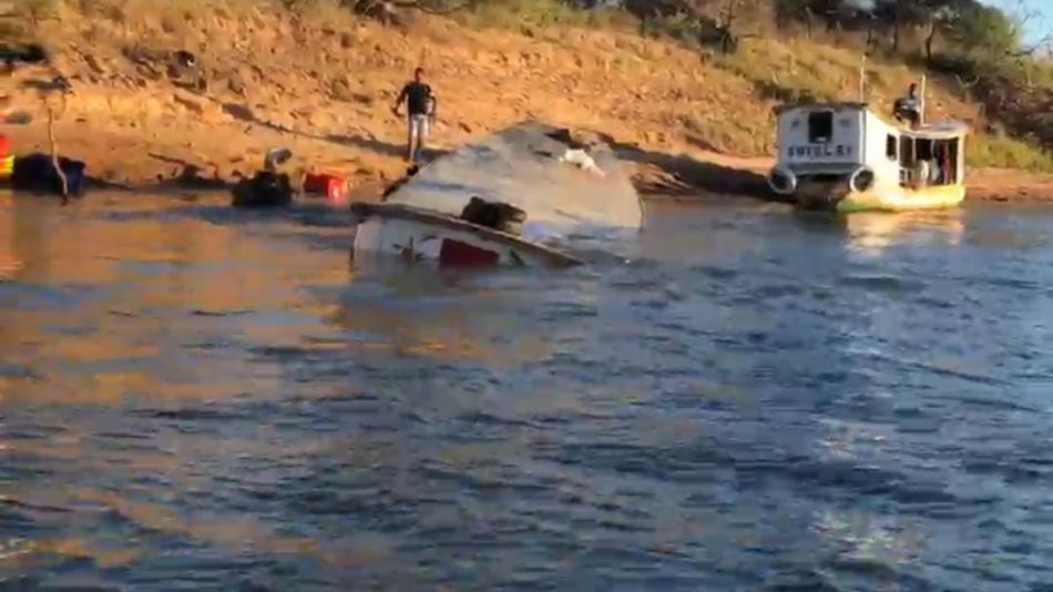 Xique-Xique: Barco naufraga e tripulantes são resgatados com vida e sem ferimentos