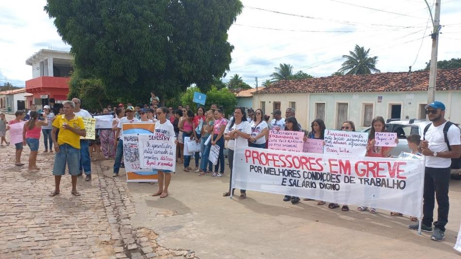 Gentio do Ouro: Professores mantêm greve e fazem novos protestos em distritos do município