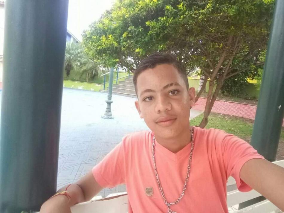 Jovem de 17 anos desaparece em Gentio do Ouro e família busca por informações