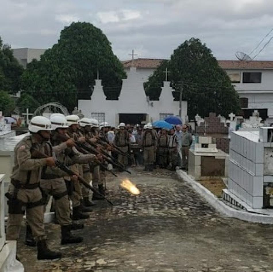 Jacobina: Cerimônia fúnebre presta última homenagem ao soldado Fábio