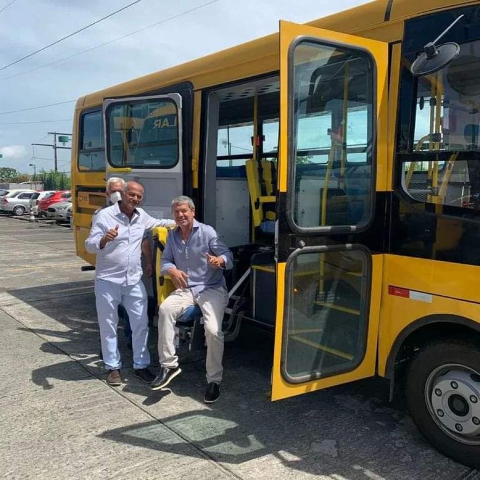 Município de Gentio do Ouro é contemplado com novo ônibus escolar