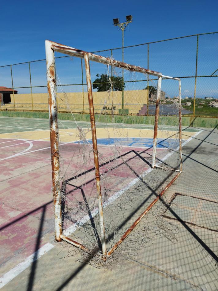  Santo Inácio: Após chuvas, alambrado de quadra de esportes fica energizado com risco de choque elétrico