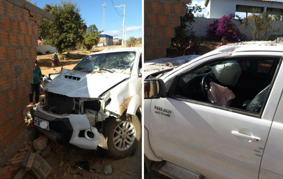 Ipupiara: Motorista bate Hilux em muro de residência 