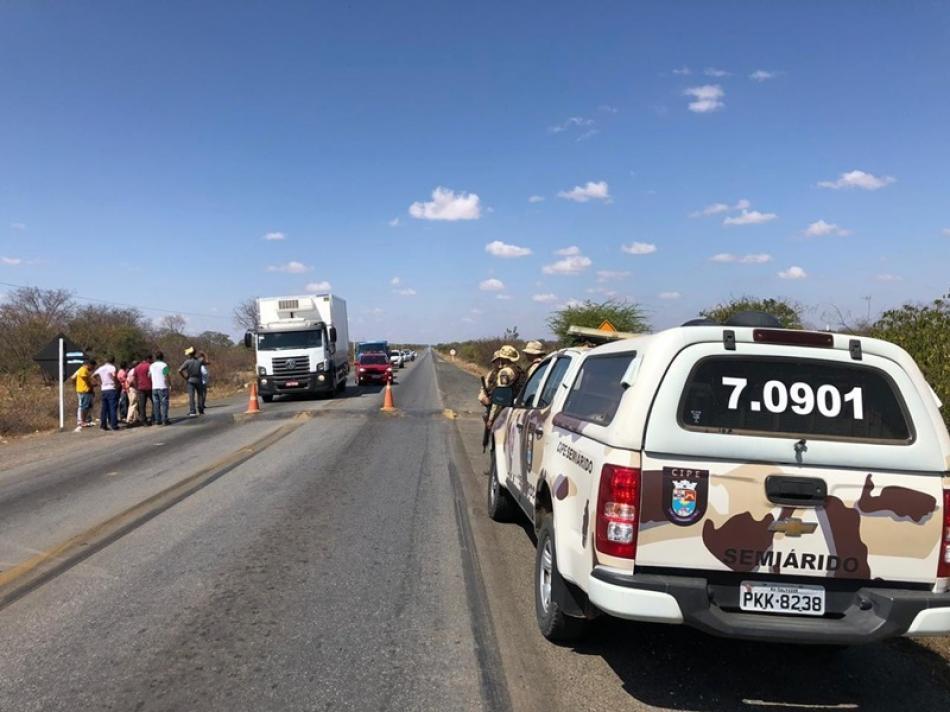 Motoristas fecham vias em Irecê e região em protesto contra lei