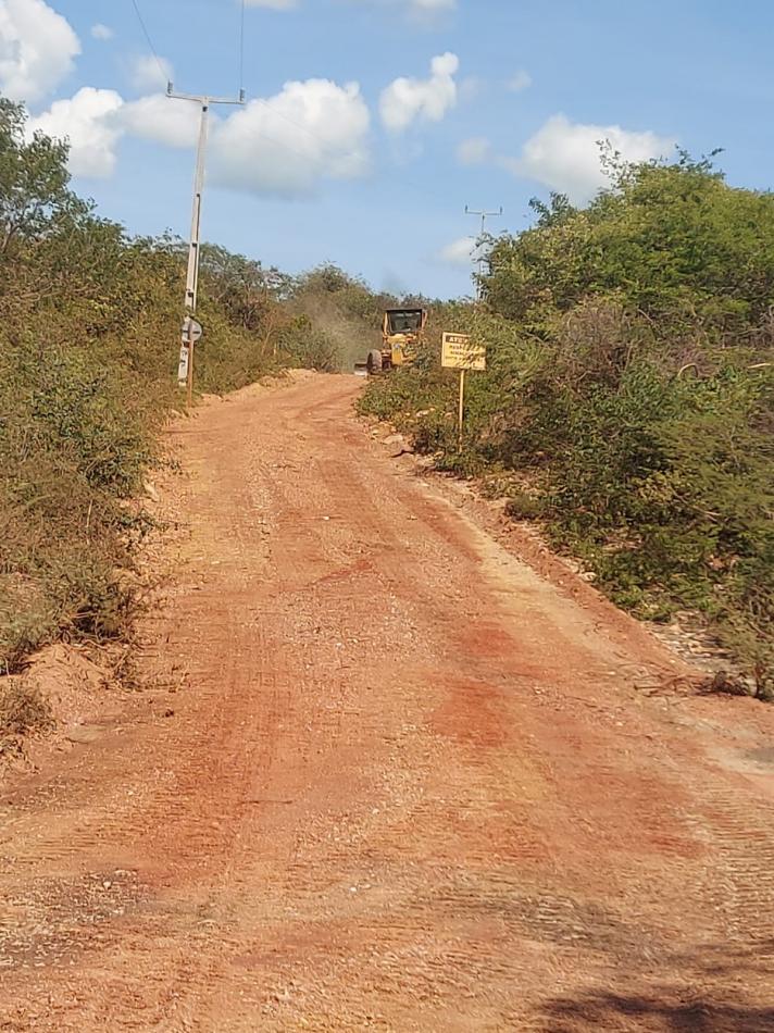 Gentio do Ouro: Após protesto com interdição de via, estrada vicinal começa a receber reparos pela empresa Cortez engenharia