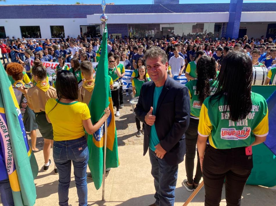 Ipupiara: Mesmo sob sol escaldante, público prestigia desfile de 07 de Setembro